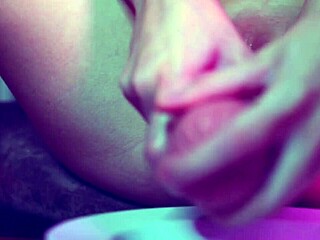 sentando gostoso em uma mortadela gigante large sausage pussy stretching - bia romanxxx