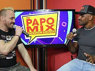 Vitor Guedes performs in São Paulo show.