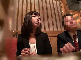 上司の甘いマッサージが職場で一気にエロくなる