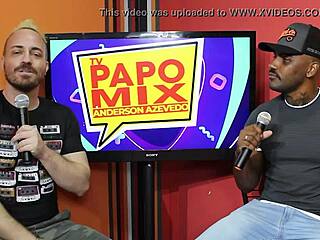 Vitor Guedes performs in São Paulo show.