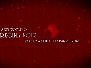 Voyeur de chuveiro pega Regina Noir nua passando óleo no corpo suculento.