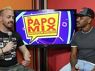 Vitor Guedes performs in São Paulo show.