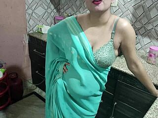 Bhabhi Cantik Ngentot Pertama Kali Sama Devar di Dapur