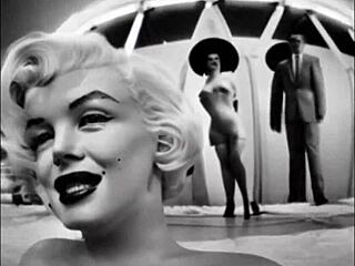 Starry AI's Dizzy Miss Lizzie: A captivating mix of art, erotica