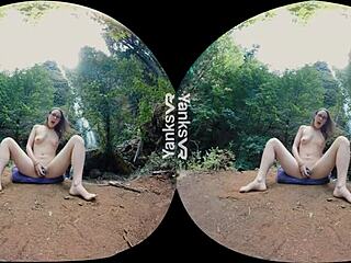 Yanks hottie Sierra reaches big orgasm outdoors with toys 😍