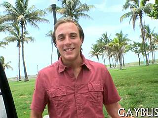 Живо гей шоу на сцена