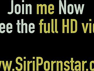 Szexrobot Siri Pornósztár Aláveti Magát a Dögös Cheyenne-nek