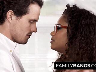 Scarlit Scandal ve Robby Echo ırklararası gay bareback'te duygusal veda paylaşıyor.