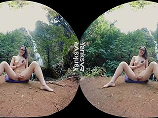 Yanks hottie Sierra reaches big orgasm outdoors with toys 😍