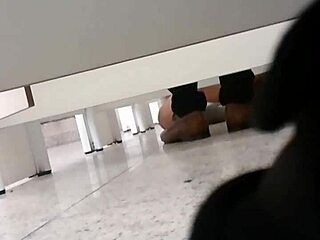 pegação no banheiro do shopping, quem curte um gay safado?