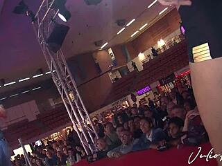 La chica del público follando con Nacho afuera! 😍