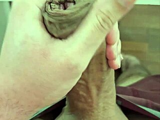 Ten lahodný penis vzbuzuje divokou touhu v roztomilým brazilským twinku