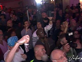 La chica del público follando con Nacho afuera! 😍