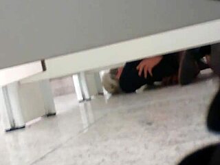 pegação no banheiro do shopping, quem curte um gay safado?