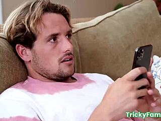 Tinejdžerka 18+ polusestra žudi i uzima veliki kurac polubrata