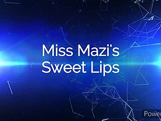 ジューシーなマンコが巨大なプラスチックディックを扱く