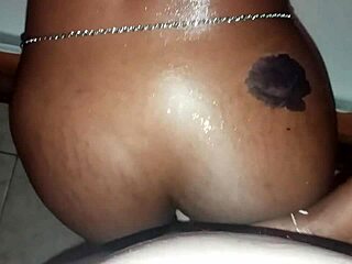 homem fode a garota desconhecida na noite de carnaval 😈