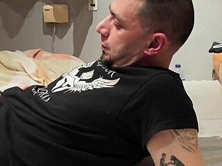 my busty lover wants me to suck her feet, it's so horny 😏