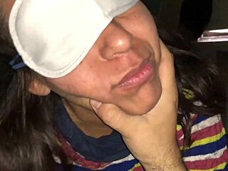 petera argentina con ojos vendados chupa pija