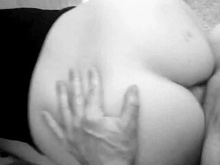 Ponúkla mi svoj šťavnatý zadok na narodeniny. Dostal som análny creampie prekvapko!