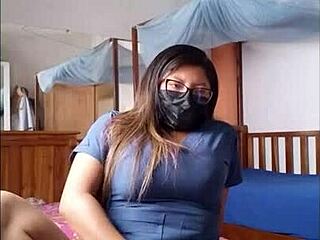 リアルな手作りナースポルノ：エロい熟女ナースが仕事サボってアマチュア撮影