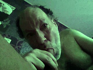 Камиэль сосет лучшему другу Уэсли до спермы