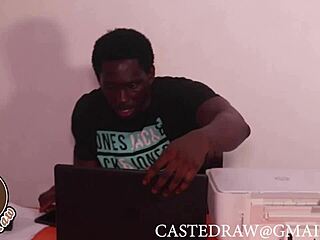 Milf Lagos Dateng Buat Kerja Tapi Malah Kena BBC di Pantat Gede