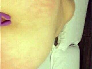 Esta rica peli roja blanca le gusta el anal