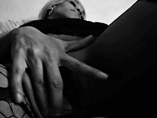 Watch Angelg Play With Her Pussy