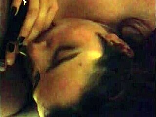 Esta rica peli roja blanca le gusta el anal