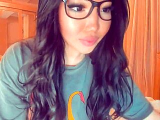 هي، مهتم بالبيمبو الآسيويات الجنسية في كوسبلاي؟