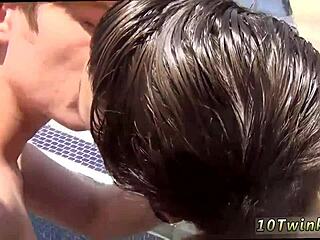 Hé haver, nézd ezt a twinkot, ahogy mélyen veszi a meztelen farkat