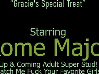 Rome Major luikahtaa kielellään kumarassa seksikkään isopyllyisen italialaisen nuoren 18+ tissien ja persereikien kimppuun