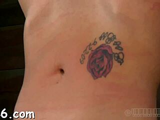 هايي، لطيفة مكممة مع حلمات مشدودة تذهب جامحة للعب خشن 😈