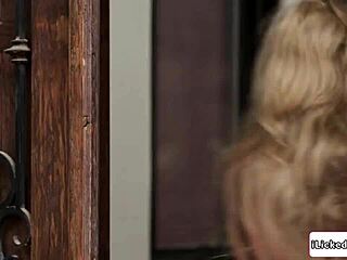 Big Tits Redhead Scissoring Pussy With Blonde Stepsis