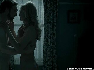 Rosamund Pike在爱情场景中的裸体手交