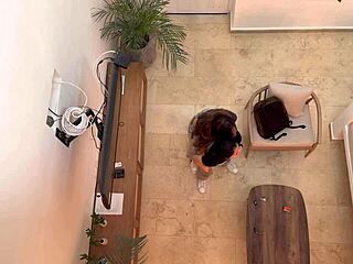 Dos lesbianas calientes follando en vacaciones