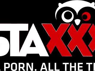 Awesome blonde milf, does her wet pussy get fucked?