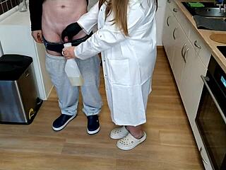 Bog, pustim pastorku, da napolni ta moški urinarni vrečko!