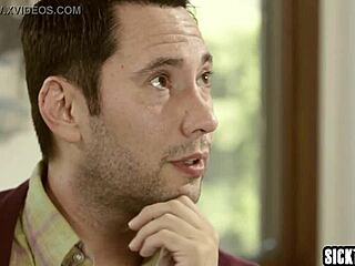 クリステン・スコットがお義父さんに巨大チンポに口を当ててほしいって？