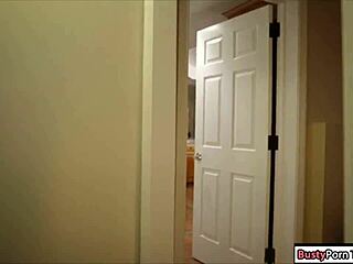 Jovenzinha Enfia Pau Grande do Padrasto, Uau!