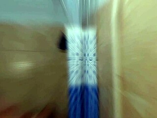 marido encontrou gostosa no banho e enfiou a vara nela