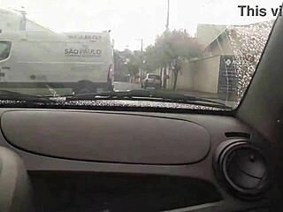 Motorista De Uber Gozou Na Boca Da Passageira Pagando Corrida Com Boquete