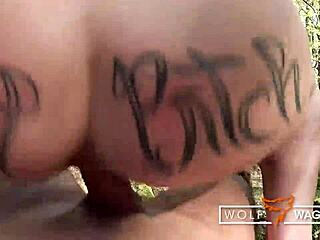 ジュリア・エクスクルーシブ、ドイツの巨乳偽乳MILFがベルリンインタビューで輝く