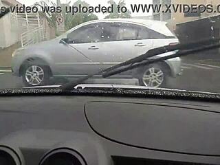 Motorista De Uber Gozou Na Boca Da Passageira Pagando Corrida Com Boquete