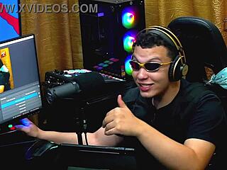 isa viajante gets naked in studio and asks ruan to touch her ass - podcast popum no barraco.