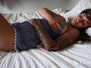 Liandra Dahl Masturbates To Orgasm