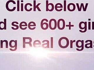 Hei, se Yanks-babe Mercy West gni den våte fitta si i sokker.