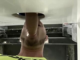 Sjekk denne gay glory hole blowjob kompilasjonen med nærbilde monster kukker og amatør spanske blowjobs 😈