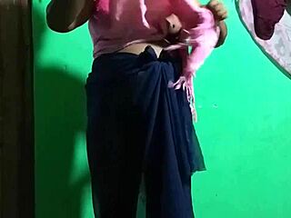 ककड़ी प्रसन्न: Teacher Fingering Asian Aunt's Pussy Homemade.